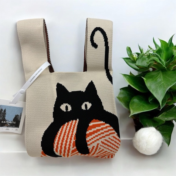 NWT Black Cat Compact Stylish Essentials Handheld Bag - Picture 4 of 7